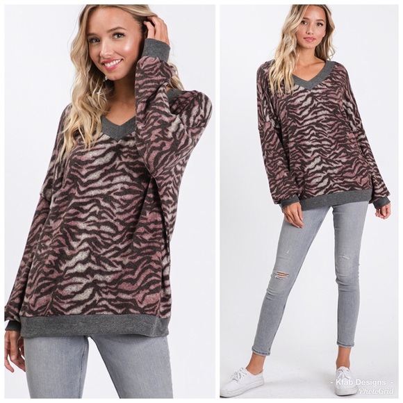 ❤️LAST! Brushed Mauve Animal Print V Neck Top! - Picture 5 of 7